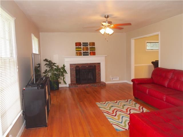4205 Grandview Rd, Kansas City, MO 64137
