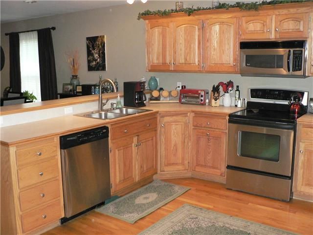 9201 Walnut St, Kansas City, MO 64114