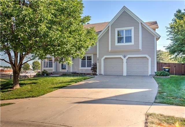 15817 Beverly St, Overland Park, KS 66223