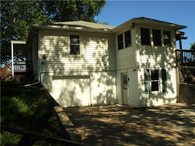 11620 Parallel Pw, Kansas City, KS 66109