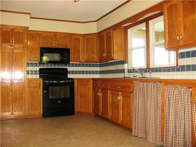 11620 Parallel Pw, Kansas City, KS 66109