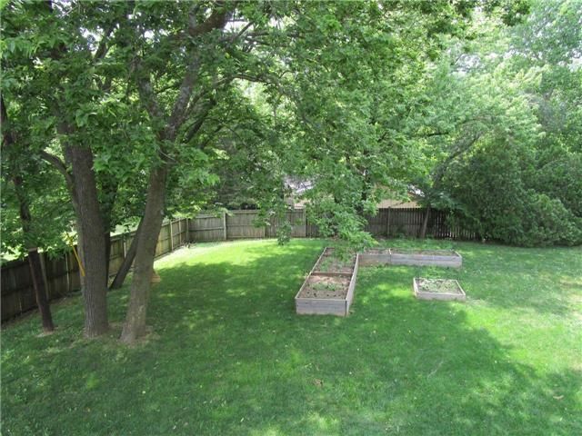 1309 N 6th St, Atchison, KS 66002