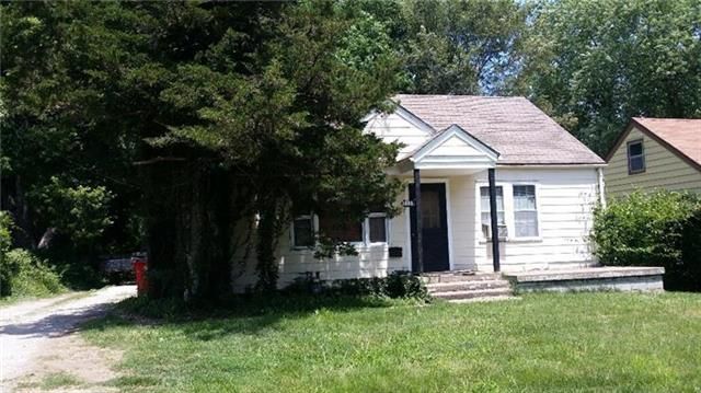1005 NW B St, Blue Springs, MO 64015