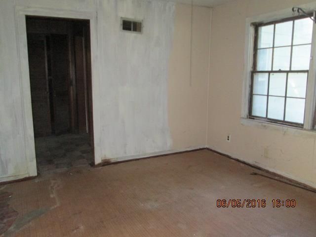 1004 W 79th St, Kansas City, MO 64114