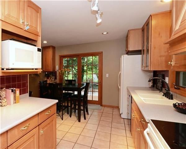 9924 Juniper Ln, Overland Park, KS 66207