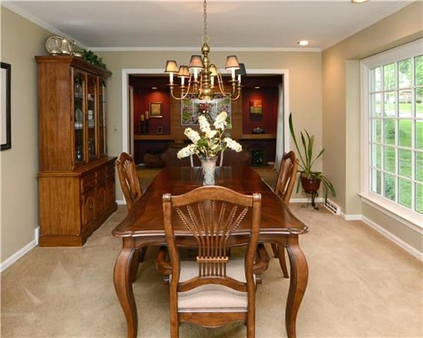 9924 Juniper Ln, Overland Park, KS 66207