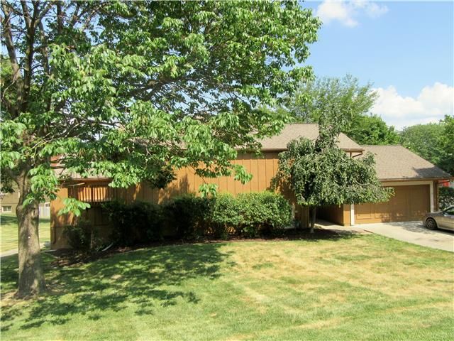 8307 NW Chatham Ave, Kansas City, MO 64151