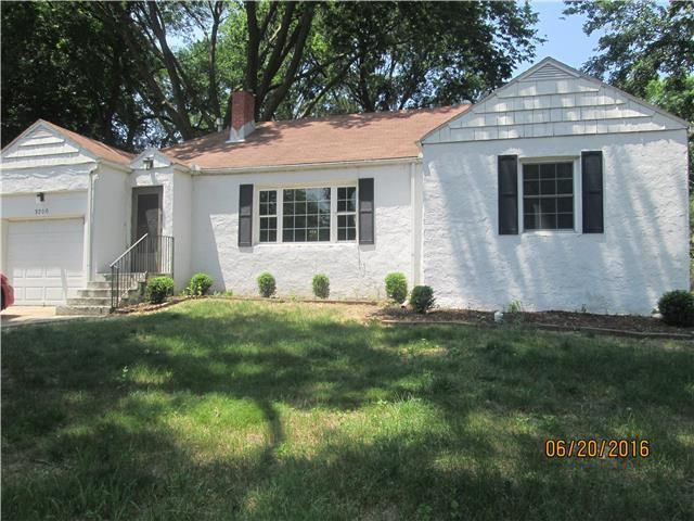 3200 E Barker Cir, Kansas City, KS 66104