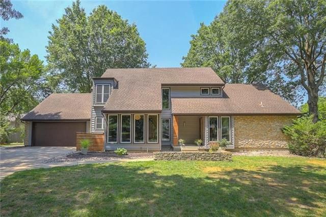 10096 Hemlock Dr, Overland Park, KS 66212