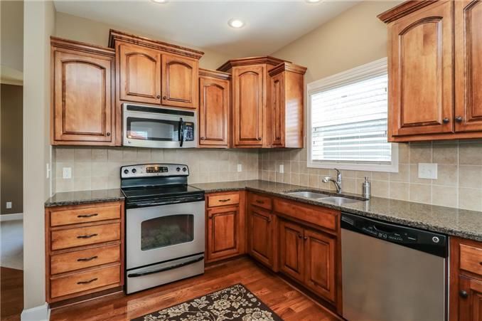 1809 E 127th Ter, Kansas City, MO 64145