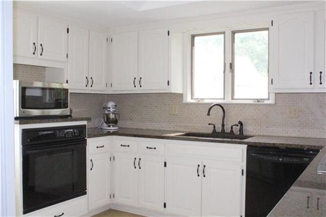 11505 Mackey St, Overland Park, KS 66210
