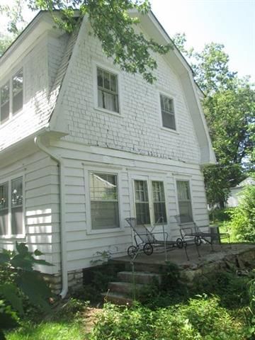 1300 E 81st Ter, Kansas City, MO 64131