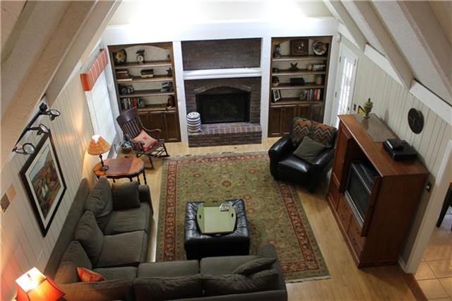 10046 Connell Dr, Overland Park, KS 66212