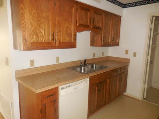 12709 W 110th Ter, Overland Park, KS 66210