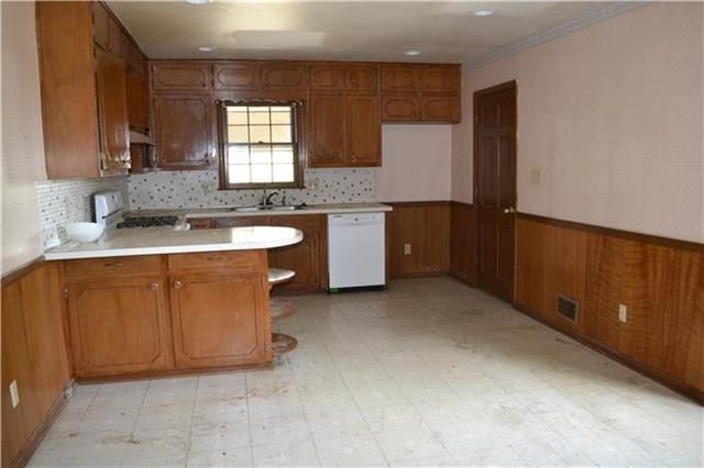 6407 E 55th Ter, Kansas City, MO 64129