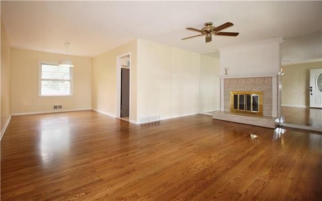 4300 E 105th St, Kansas City, MO 64137