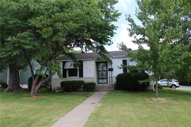 1024 E Hayward Ave, Independence, MO 64050
