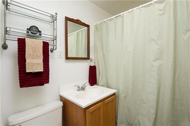 205 E 82nd St, Kansas City, MO 64114