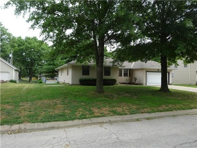 9930 Parkview Ave, Kansas City, KS 66109
