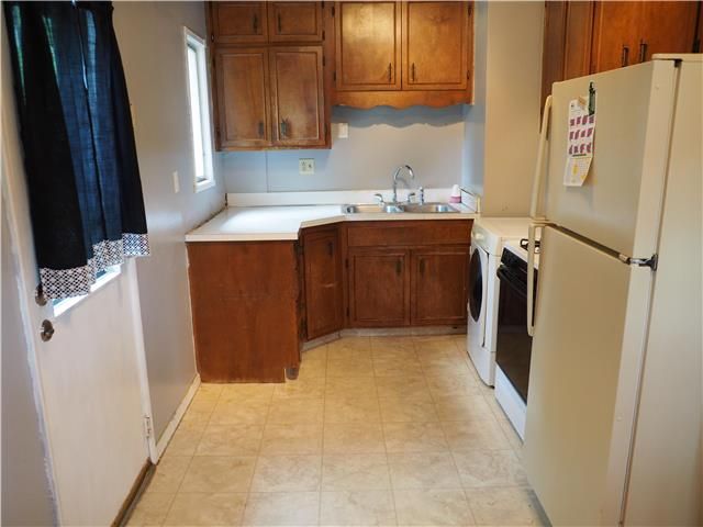 924 SW 32nd St, Topeka, KS 66611