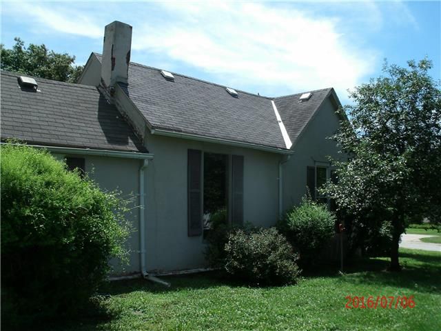 302 Second St, Smithville, MO 64089