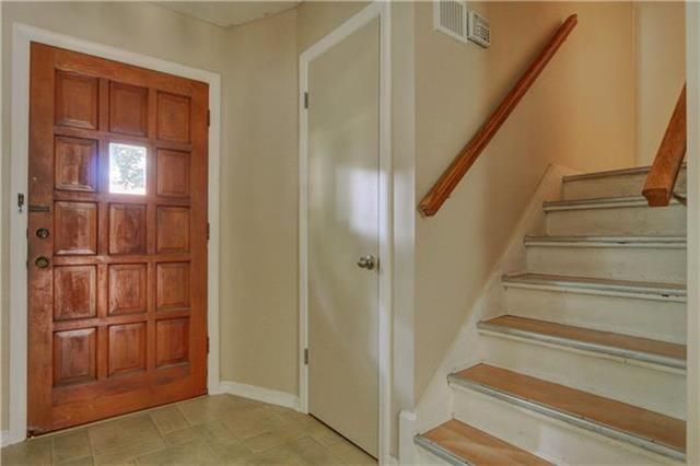 9823 Farley Ln, Overland Park, KS 66212