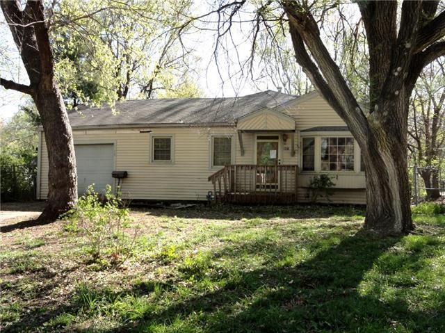 1738 SW Mcalister Ave, Topeka, KS 66604