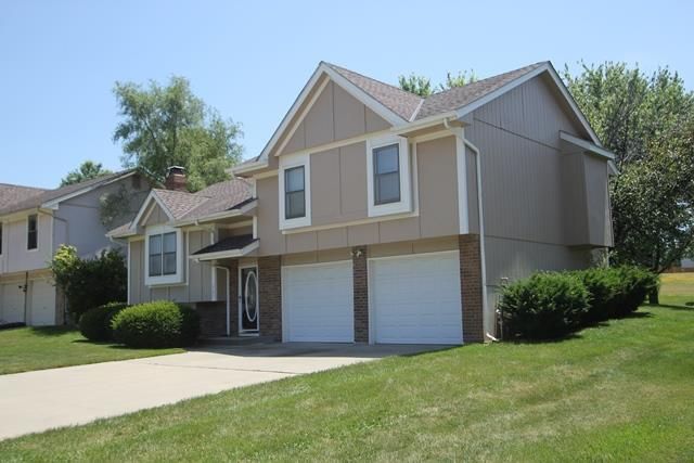 907 NE 108th St, Kansas City, MO 64155