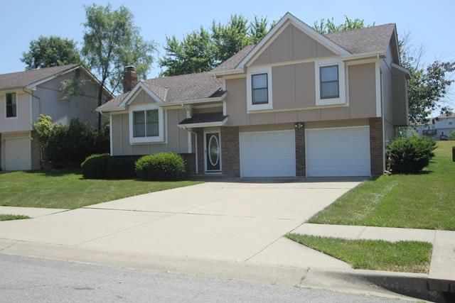 907 NE 108th St, Kansas City, MO 64155