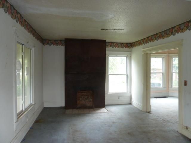 2460 Chestnut Ave, Kansas City, MO 64127