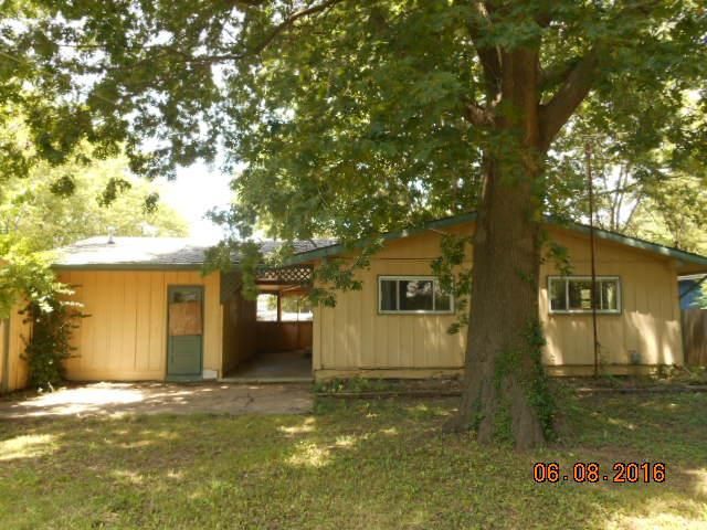 9215 Stark Ave, Kansas City, MO 64137