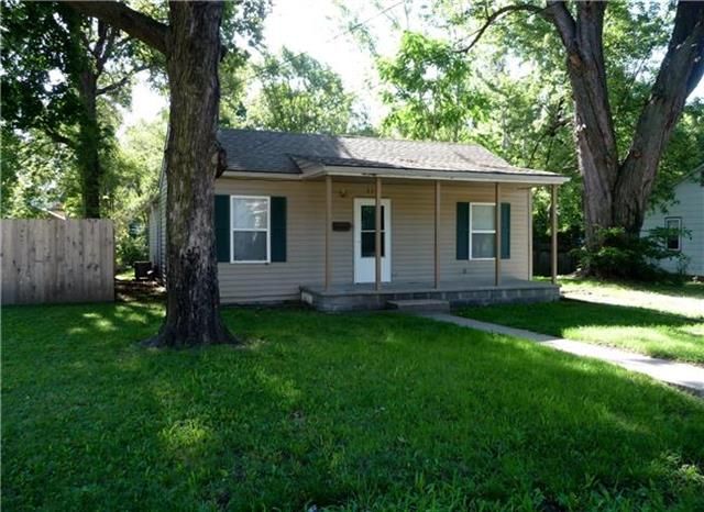825 S Willis Ave, Independence, MO 64052