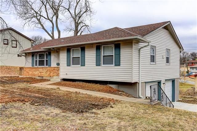 4714 E 53rd St, Kansas City, MO 64130