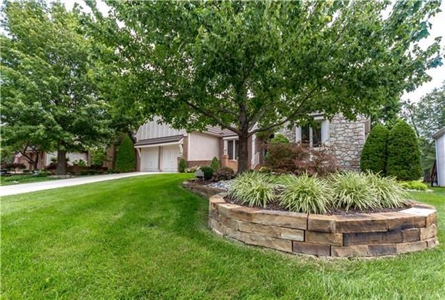 12925 Broadmoor St, Overland Park, KS 66210