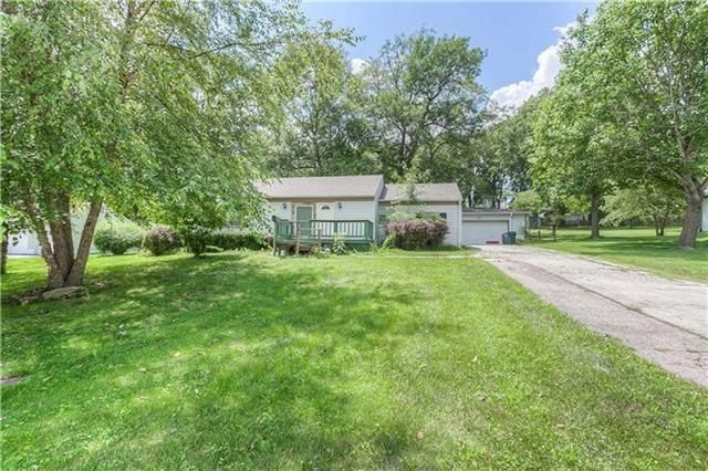 8618 Floyd St, Overland Park, KS 66212