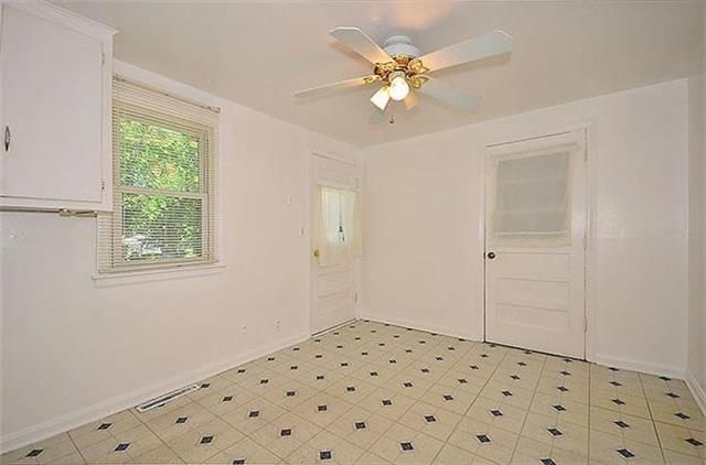 7212 N Locust St, Gladstone, MO 64118