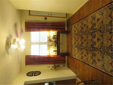 8303 E 92nd Ter, Kansas City, MO 64138