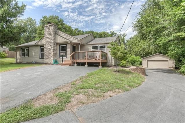601 E 96th St, Kansas City, MO 64131