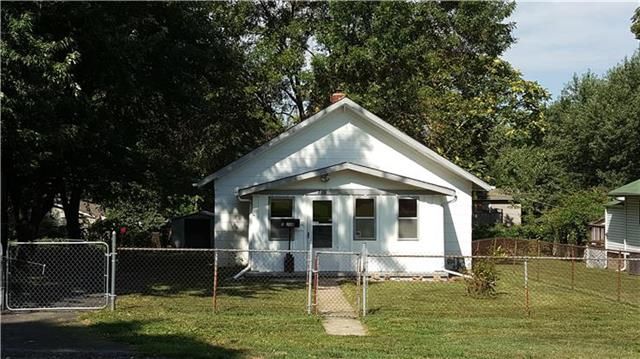 208 S Ash Ave, Independence, MO 64053