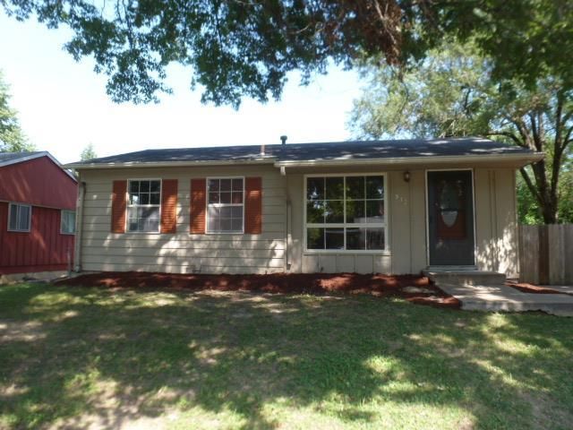 512 Fairlane St, Lansing, KS 66043