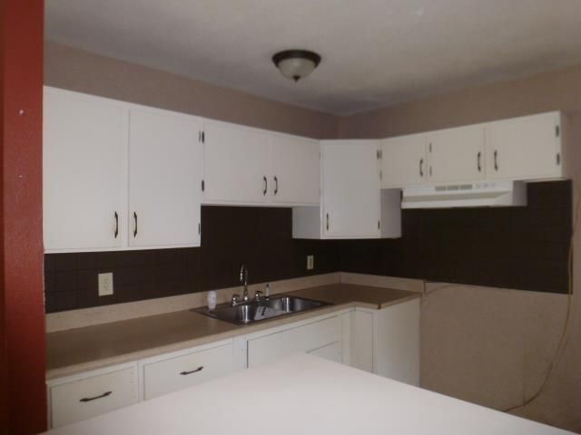 512 Fairlane St, Lansing, KS 66043