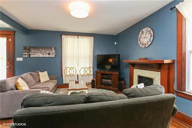 4136 Oak St, Kansas City, MO 64111