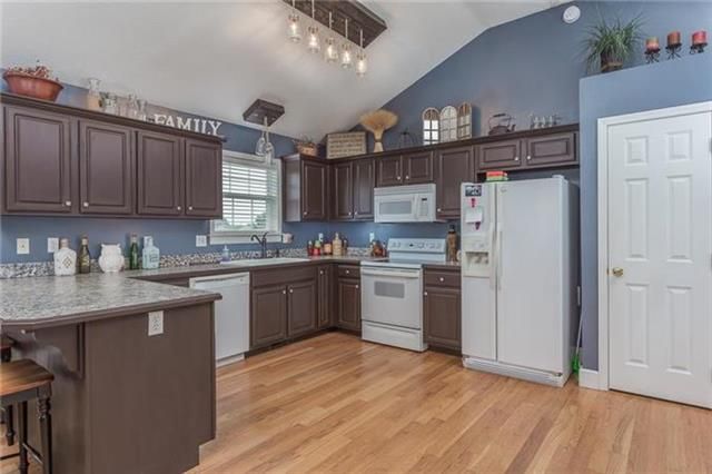 929 Hickory Ct, Eudora, KS 66025