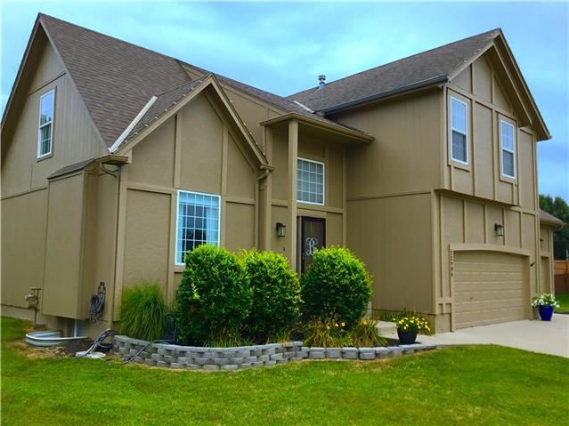 22906 W 51 St, Shawnee, KS 66226