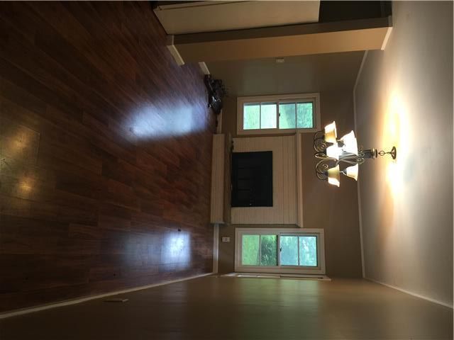 8907 E 35th St, Kansas City, MO 64129