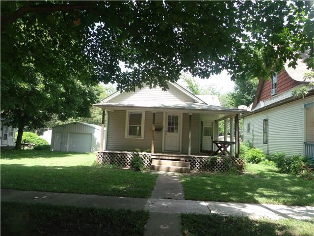 215 W 3rd Ave, Garnett, KS 66032