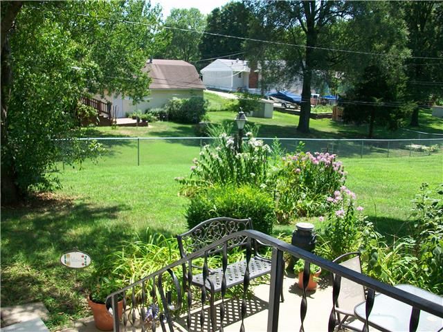 10909 E 49th St, Kansas City, MO 64133