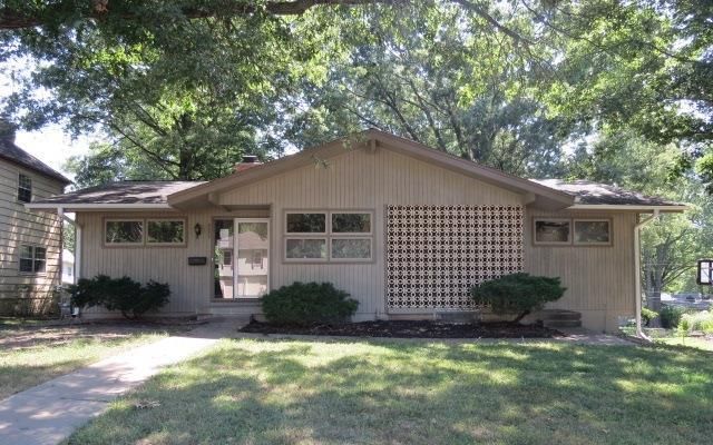 8909 Hadley St, Overland Park, KS 66212