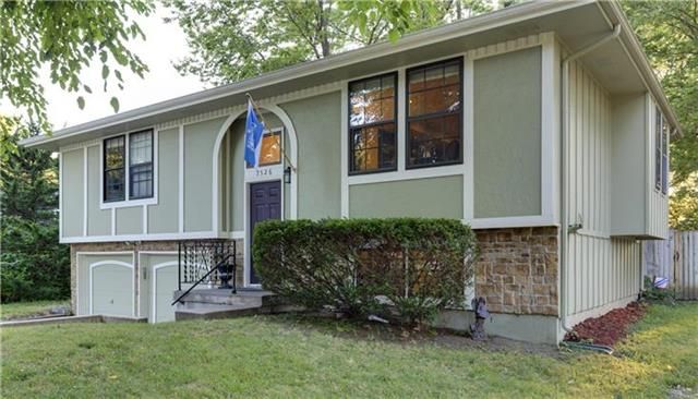 7526 Summit St, Kansas City, MO 64114