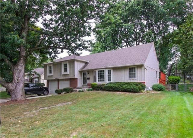 9526 Knox Dr, Overland Park, KS 66212